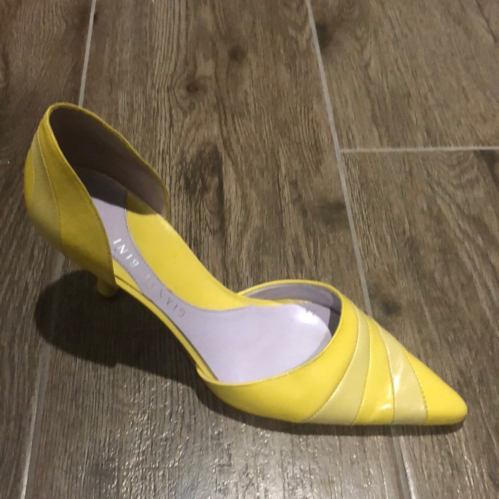 Gianni Bini yellow short heel
